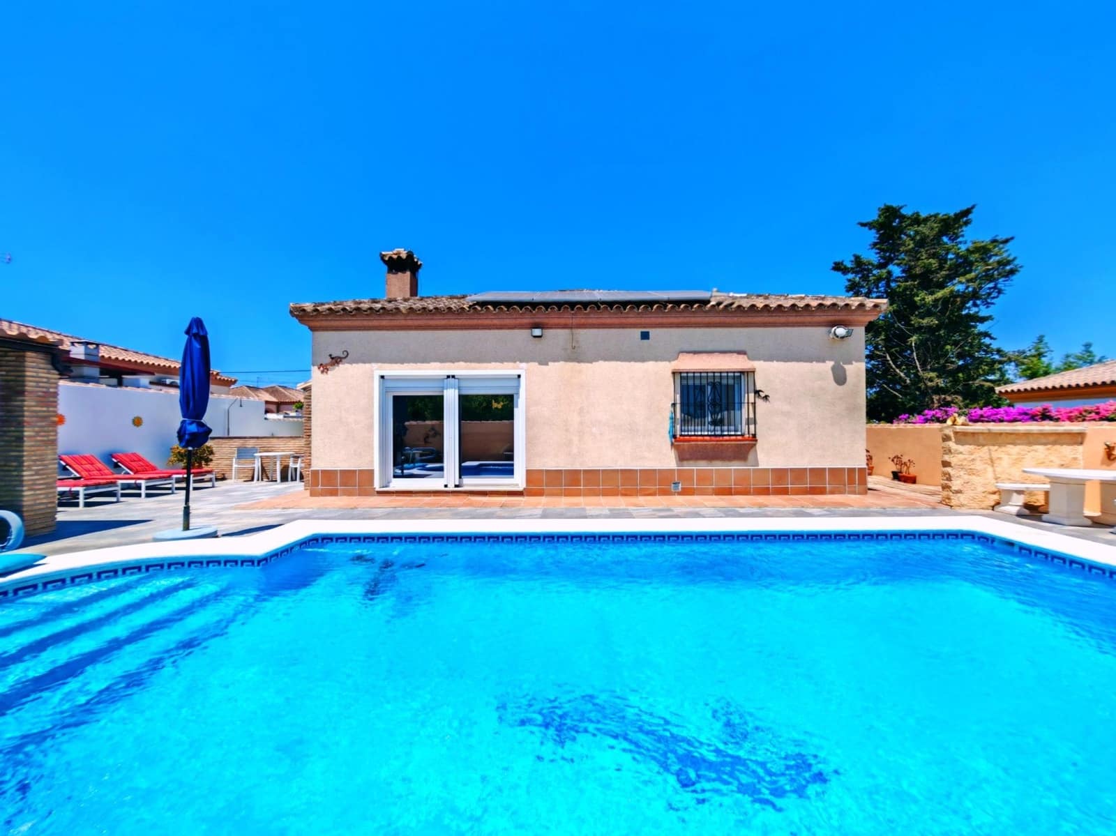 3 soverom Villa til salgs i Chiclana de la Frontera med svømmebasseng - € 349 000 (Ref: 9942657)