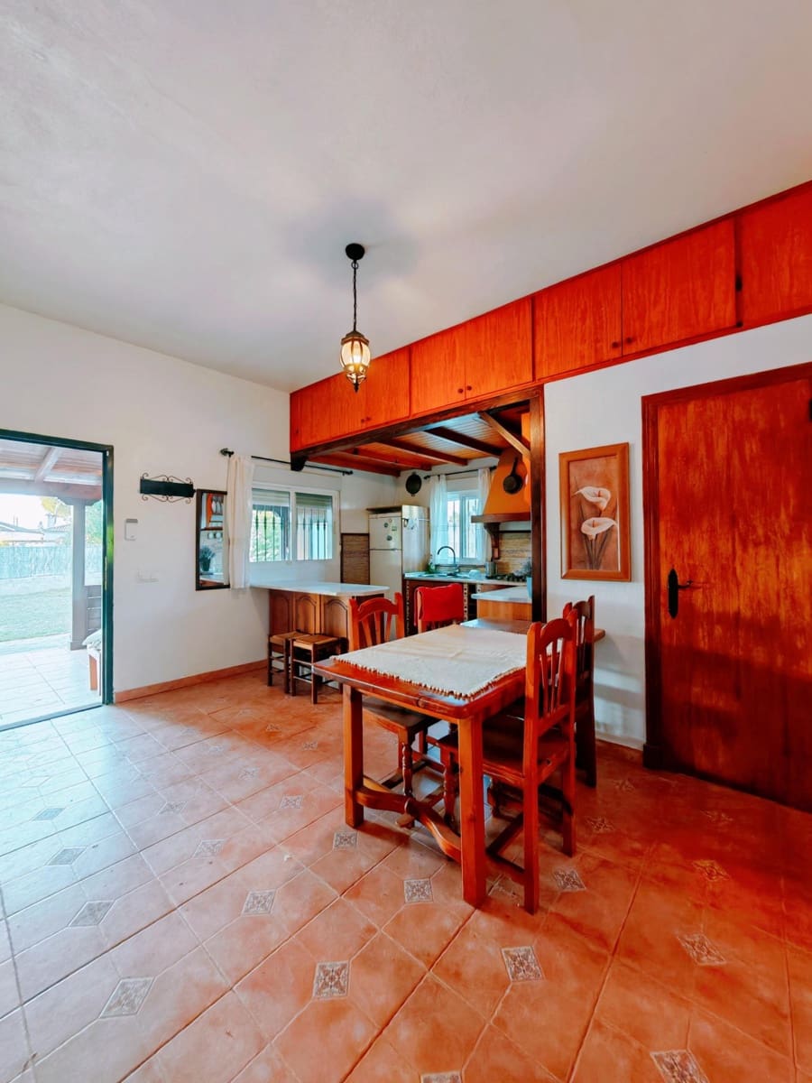 2 makuuhuone Huvila myytävänä paikassa Chiclana de la Frontera mukana uima-altaan - 220 000 € (Ref: 9963233)