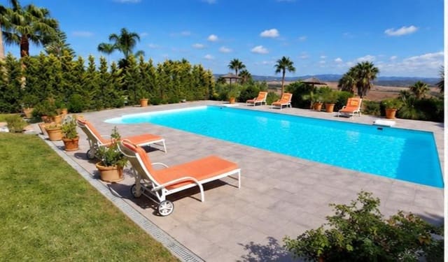 5 slaapkamer Villa te koop in Benalup met zwembad - € 785.000 (Ref: 9983120)