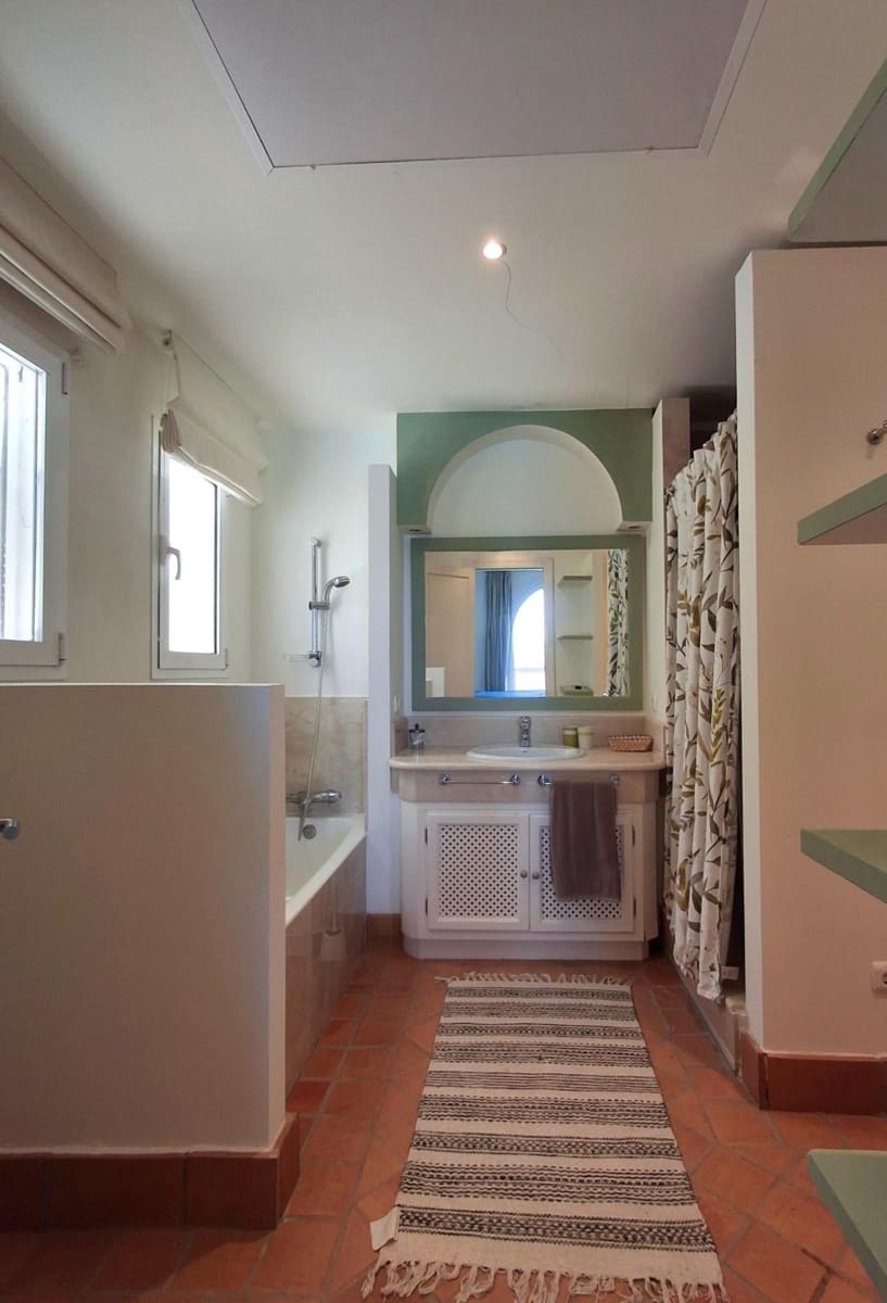 5 slaapkamer Villa te koop in Benalup met zwembad - € 785.000 (Ref: 9983120)