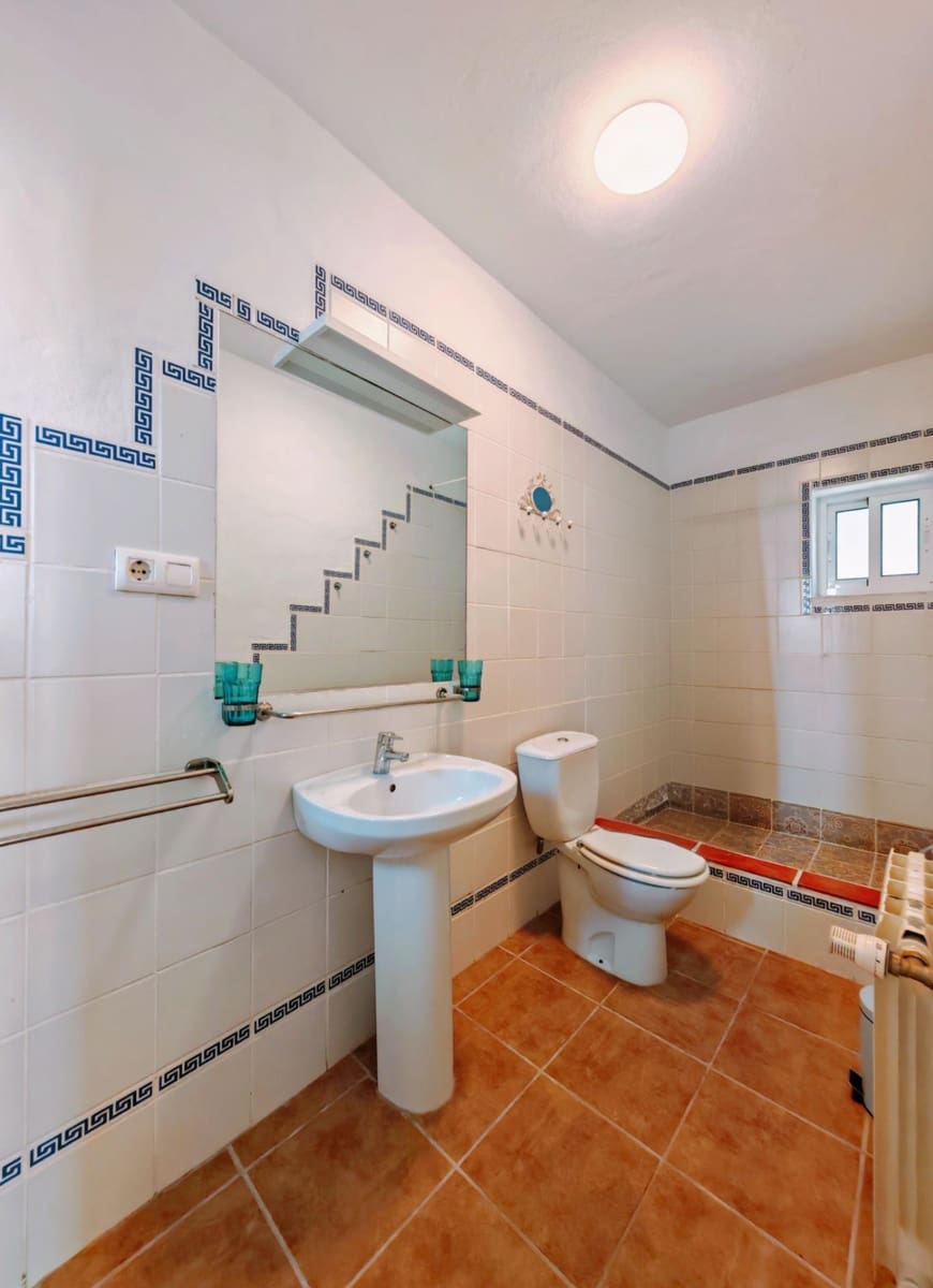 14 slaapkamer Finca/Landhuis te koop in Zahora met zwembad - € 1.600.000 (Ref: 9995818)