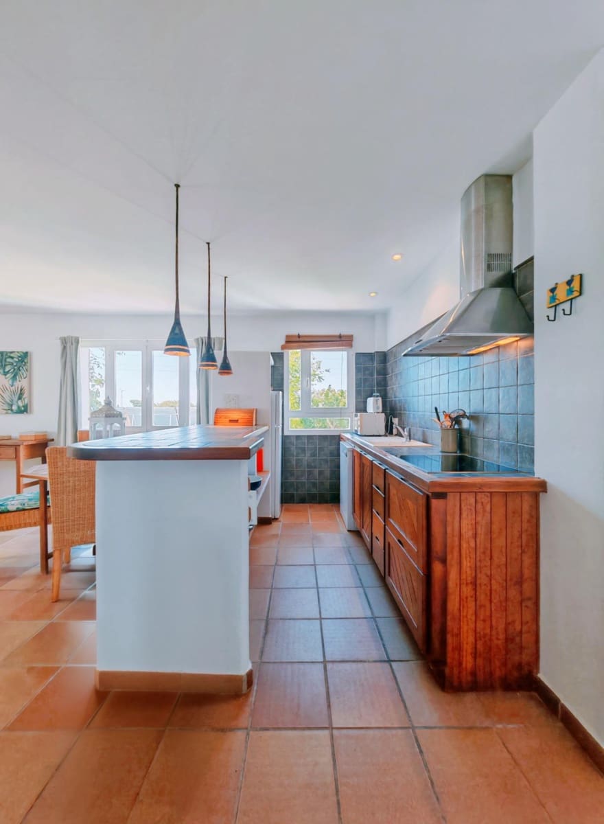 14 slaapkamer Finca/Landhuis te koop in Zahora met zwembad - € 1.600.000 (Ref: 9995818)
