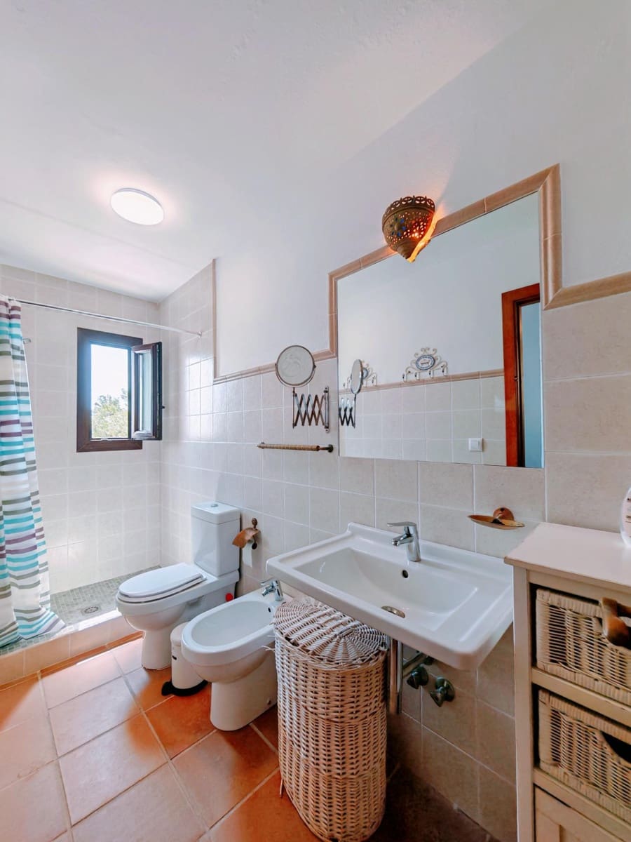 14 slaapkamer Finca/Landhuis te koop in Zahora met zwembad - € 1.600.000 (Ref: 9995818)