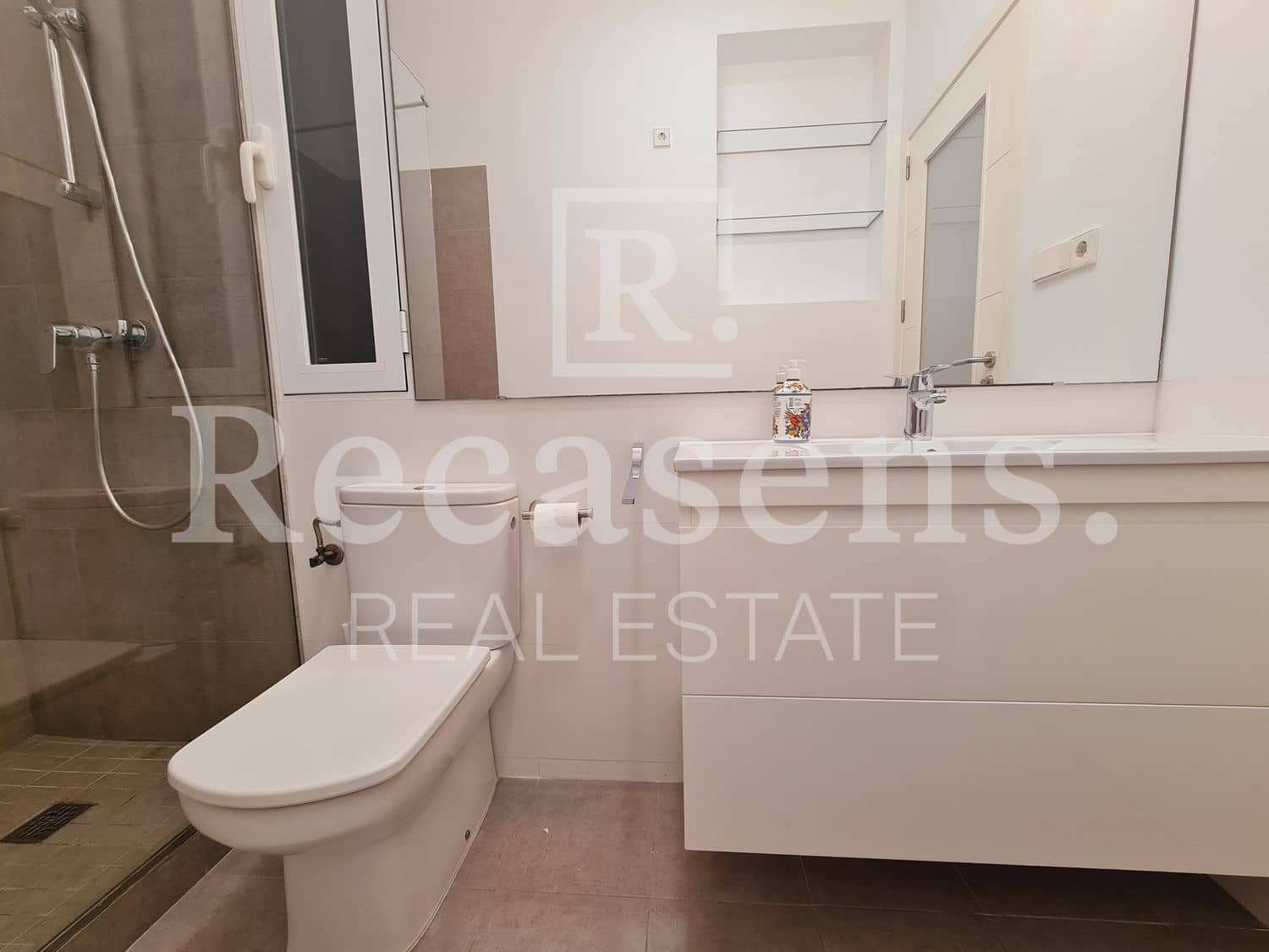 3 bedroom Apartment for rent in Valencia city with garage - € 1,700 (Ref: 10048672)