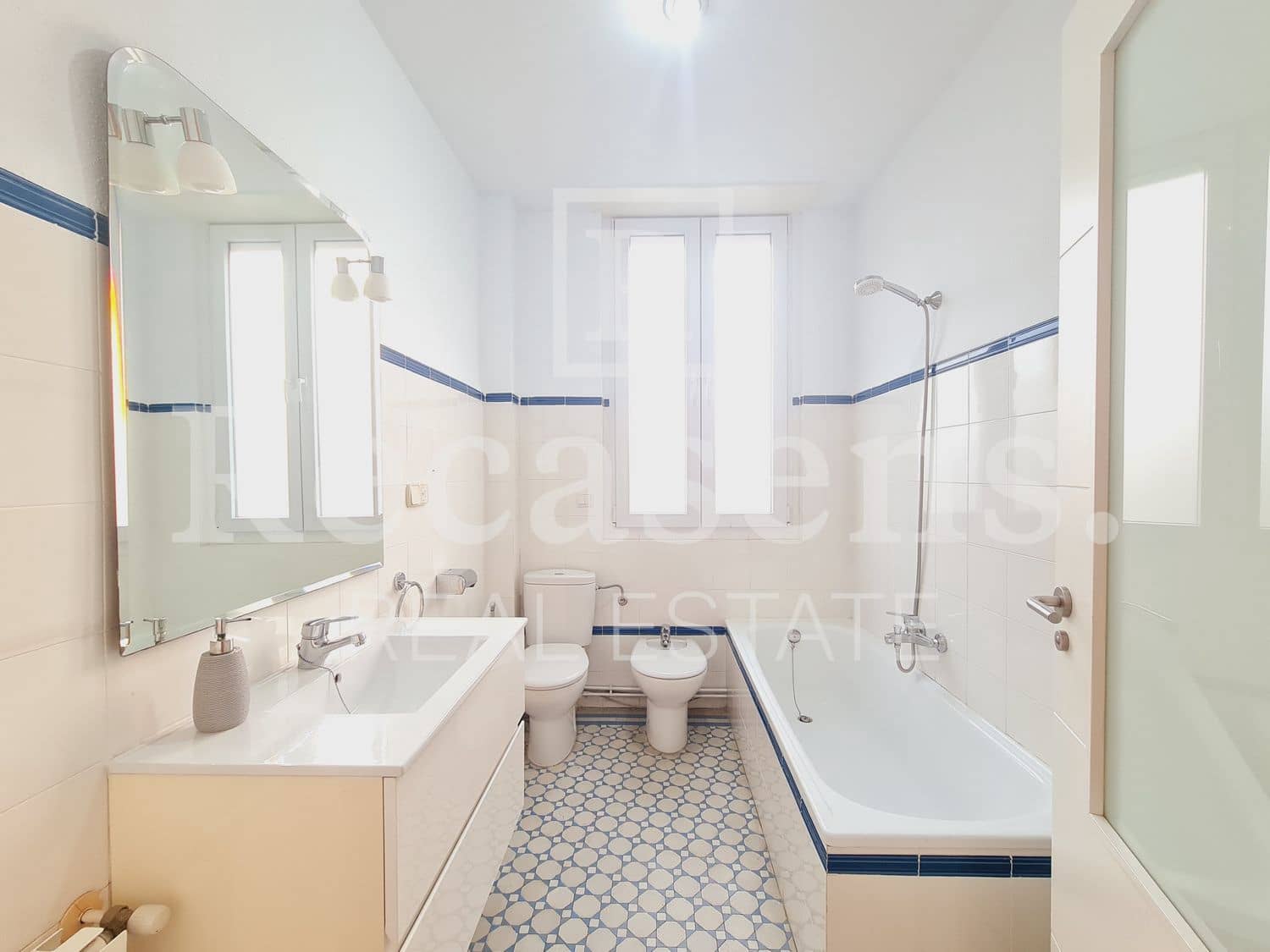 3 bedroom Apartment for rent in Valencia city with garage - € 1,700 (Ref: 10048672)
