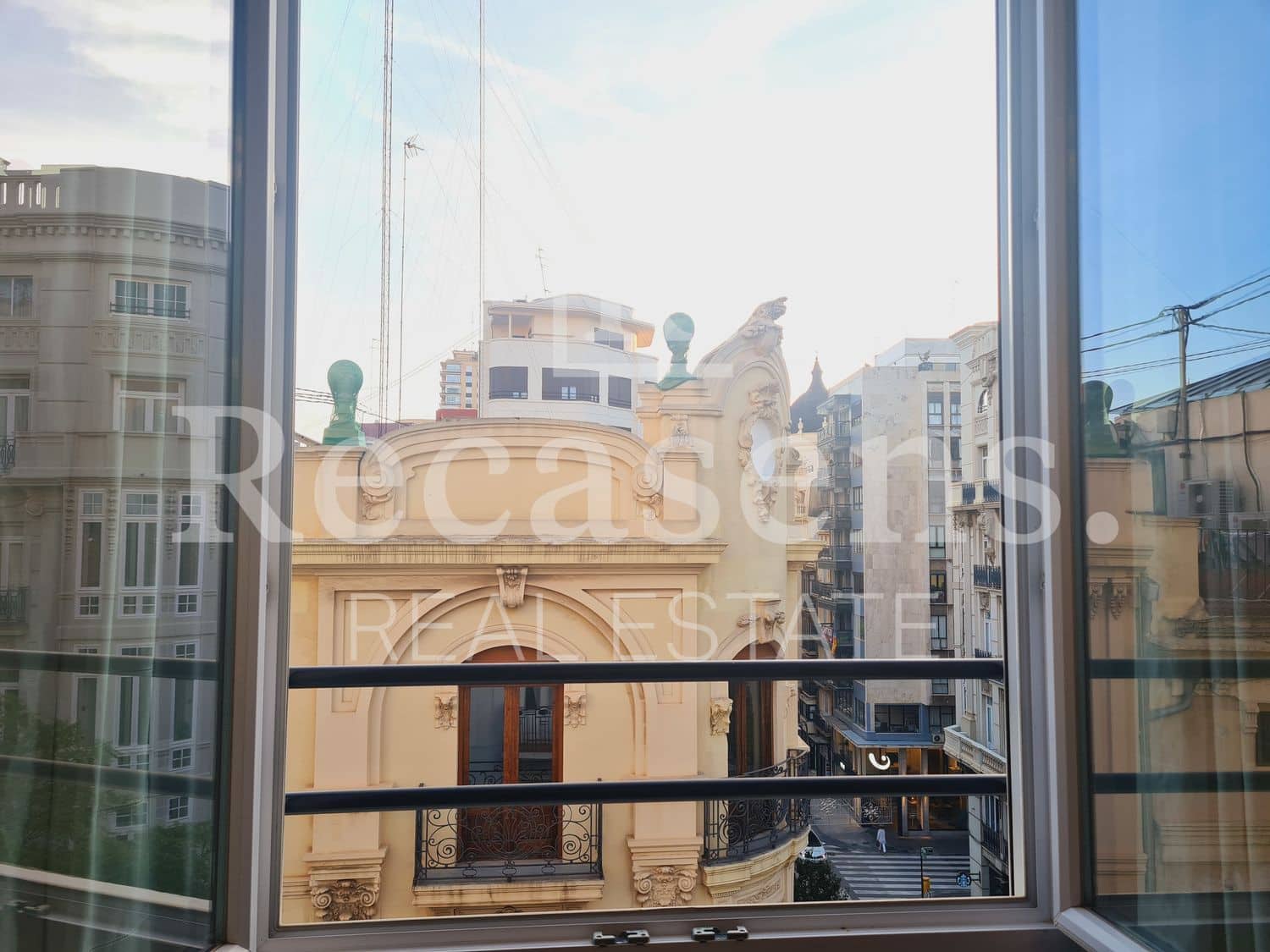 3 bedroom Apartment for rent in Valencia city with garage - € 1,700 (Ref: 10048672)