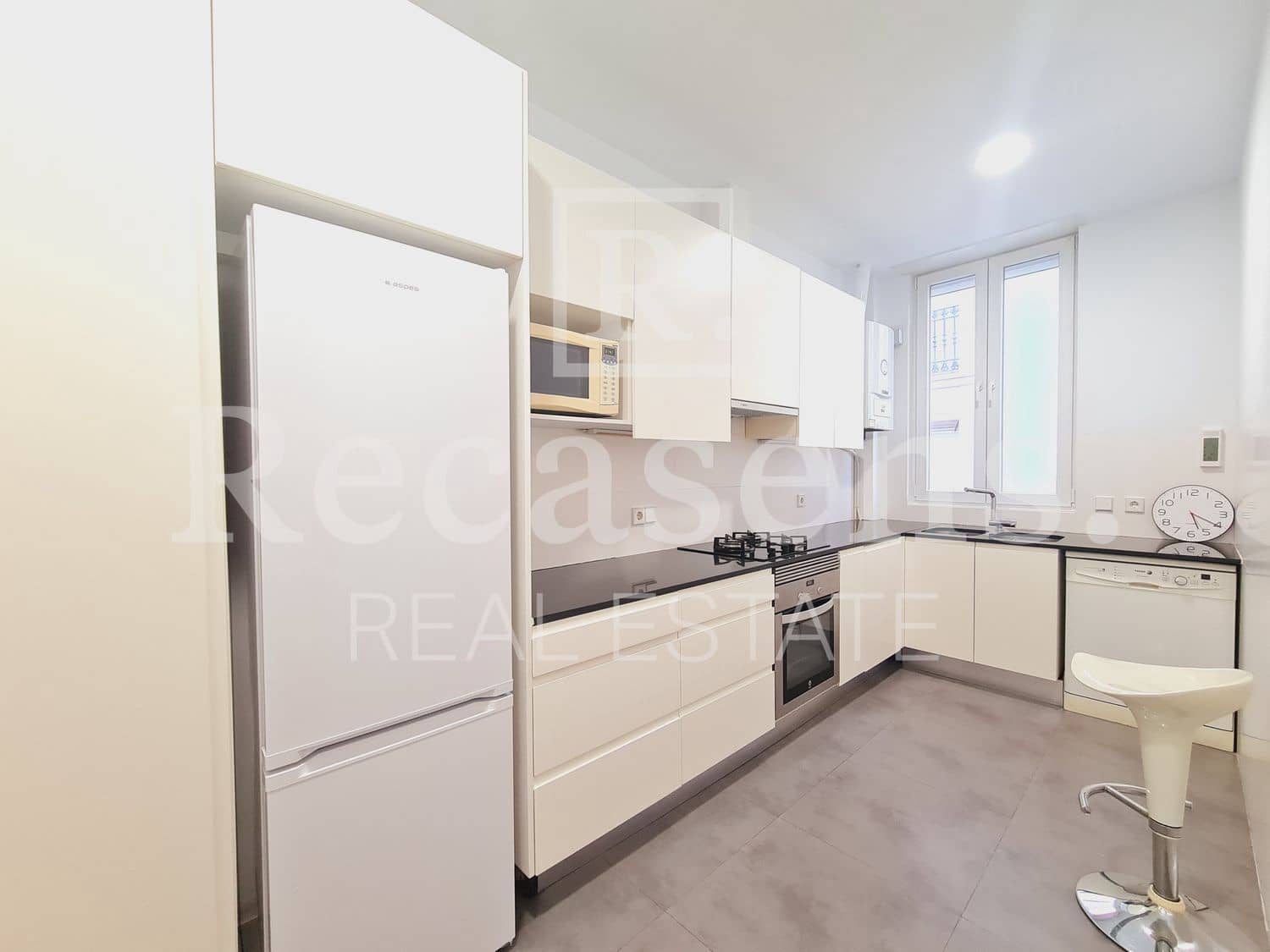 3 bedroom Apartment for rent in Valencia city with garage - € 1,700 (Ref: 10048672)