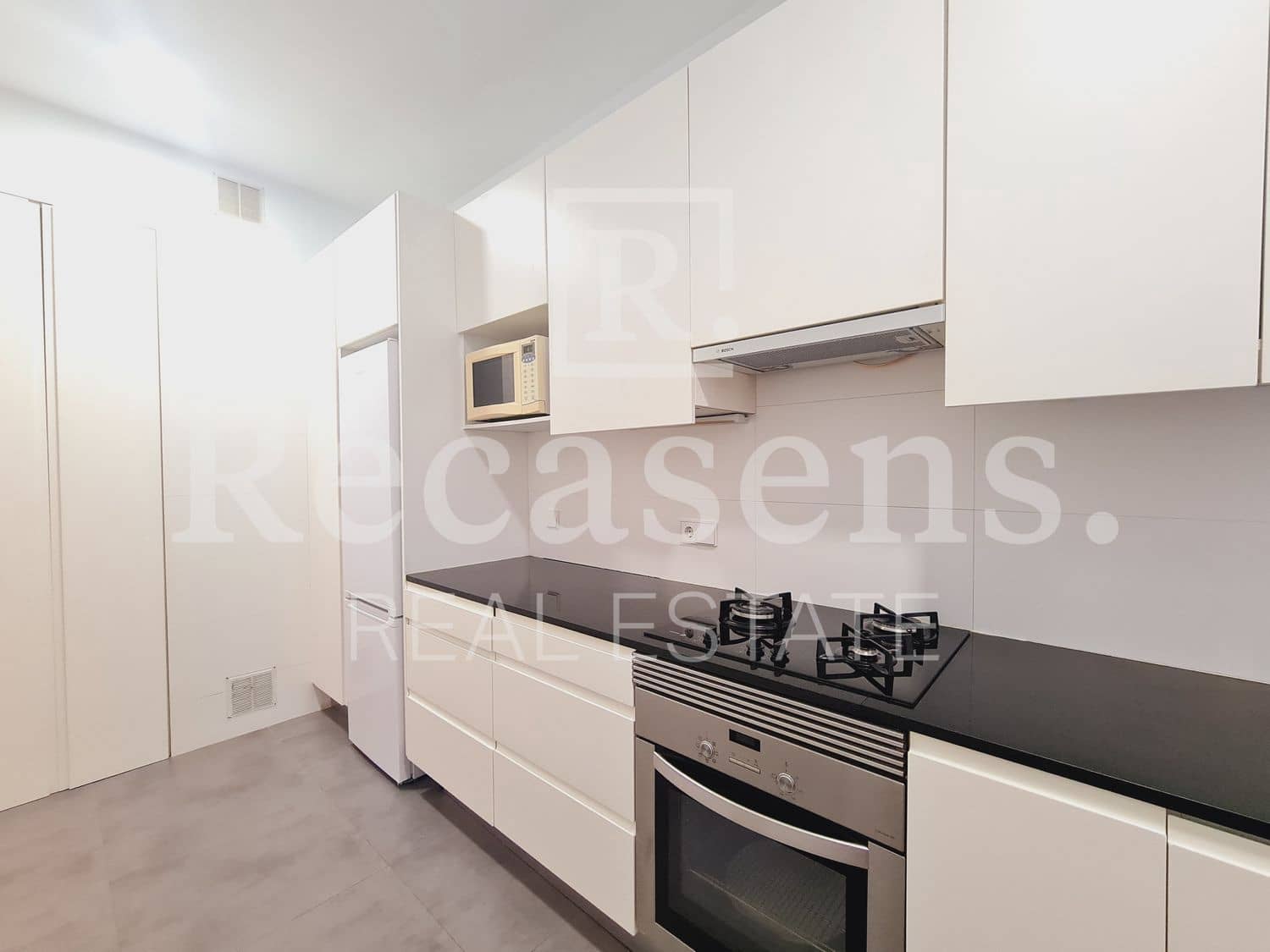 3 bedroom Apartment for rent in Valencia city with garage - € 1,700 (Ref: 10048672)