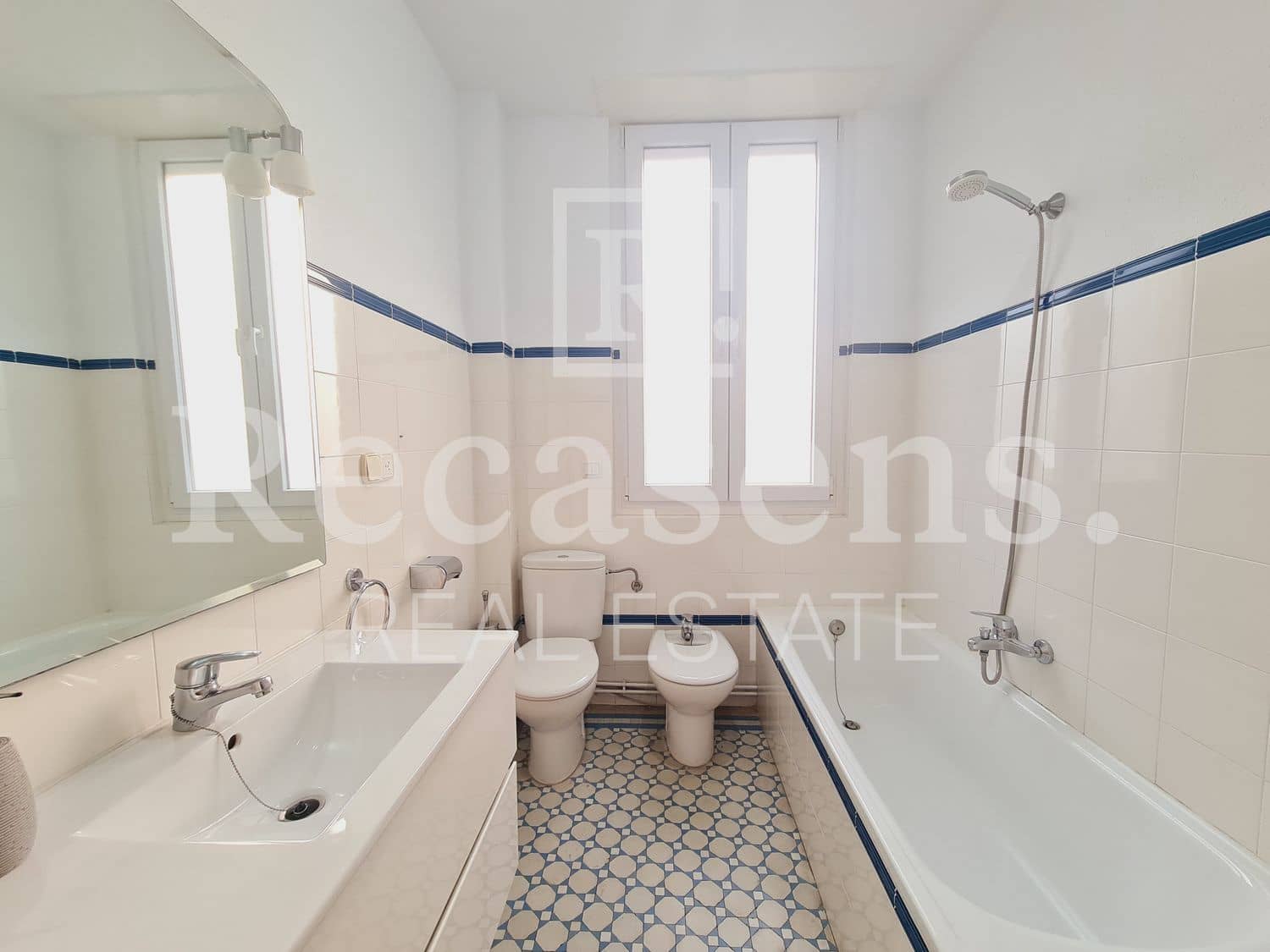 3 bedroom Apartment for rent in Valencia city with garage - € 1,700 (Ref: 10048672)