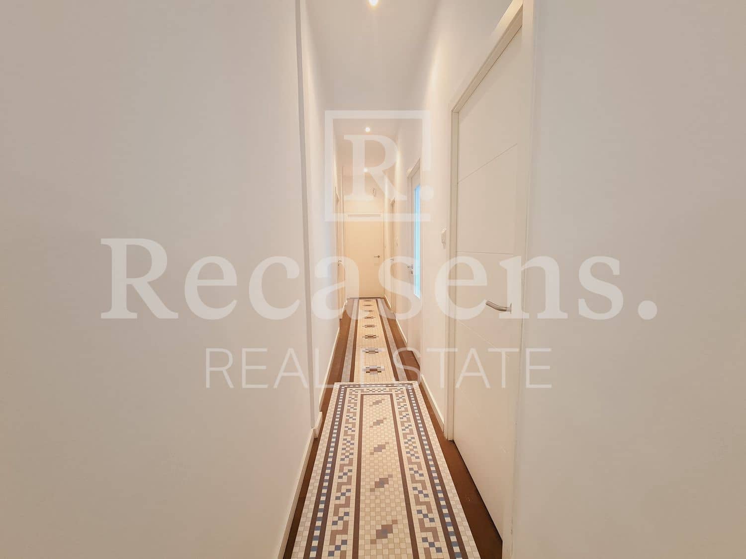 3 bedroom Apartment for rent in Valencia city with garage - € 1,700 (Ref: 10048672)