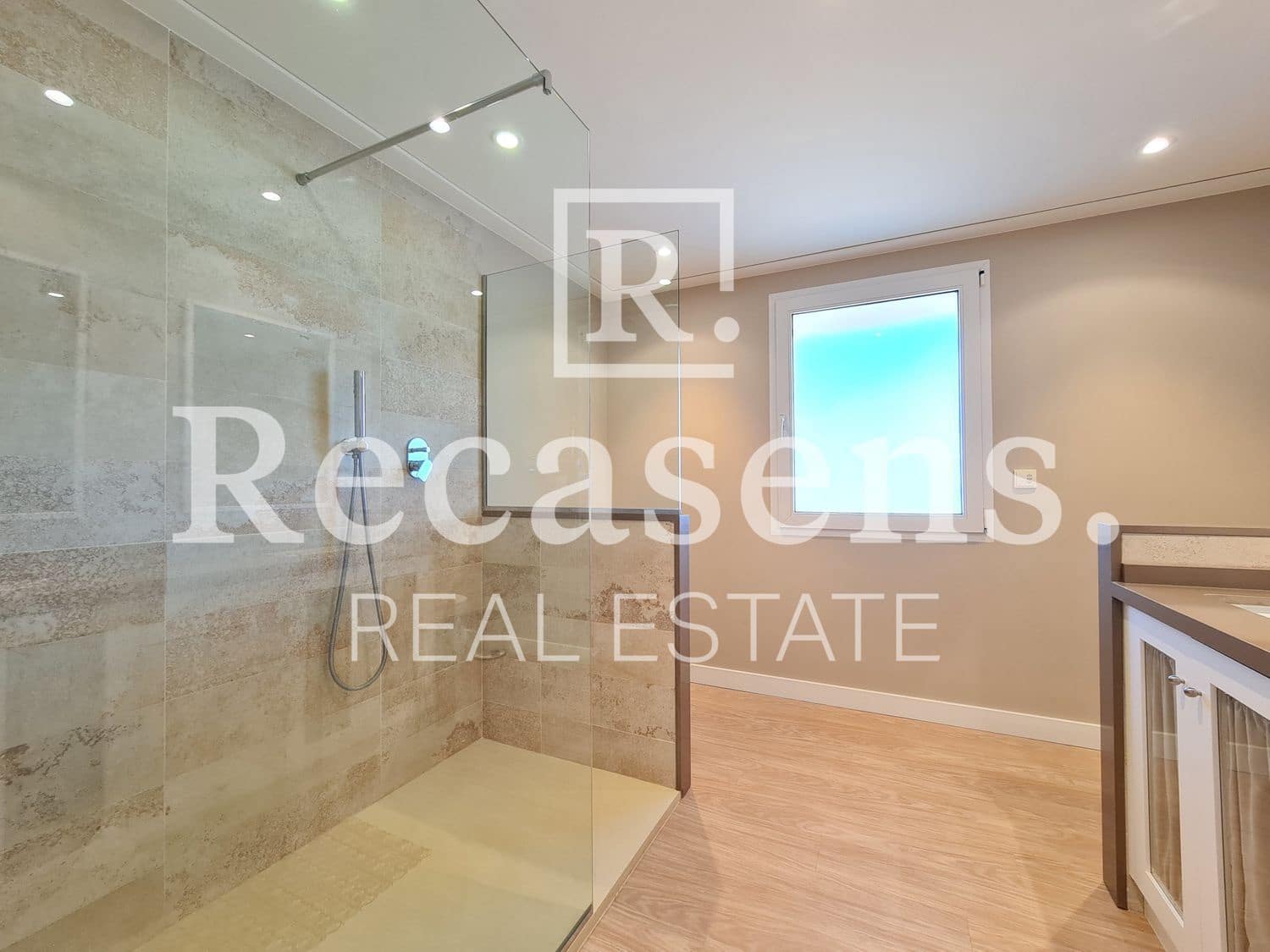 4 makuuhuone Huvila myytävänä paikassa Almarda mukana uima-altaan 
autotalli - 840 000 € (Ref: 6065035)