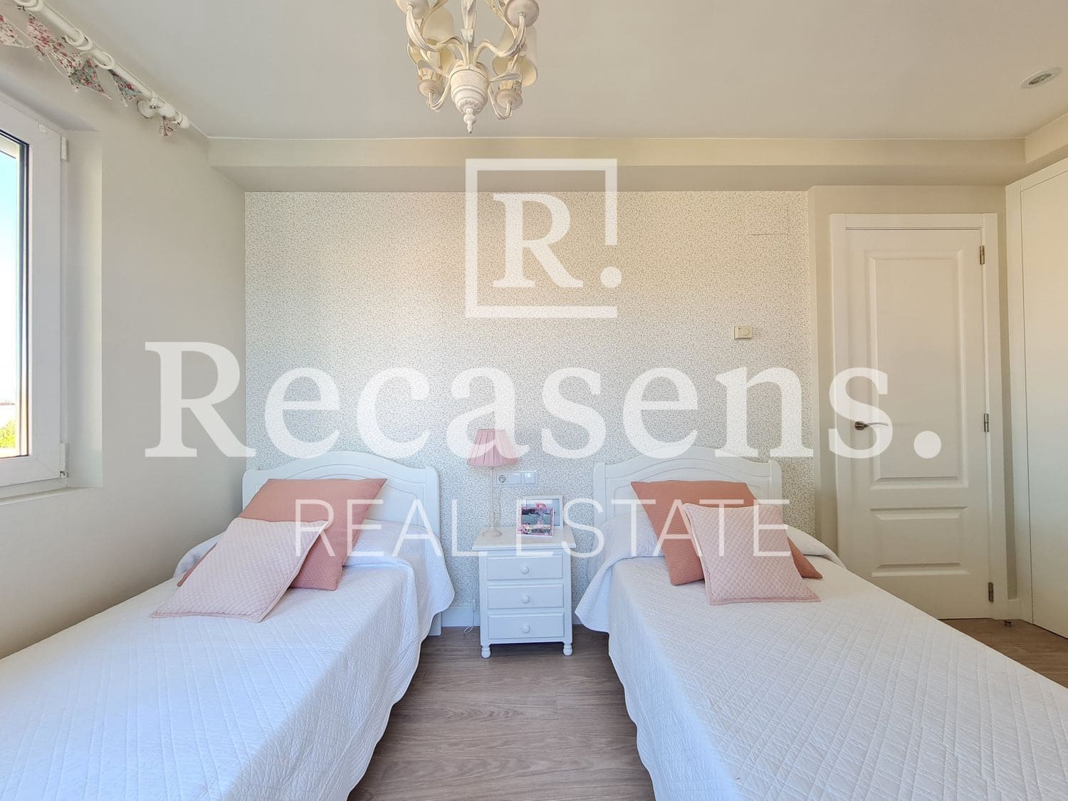 4 makuuhuone Huvila myytävänä paikassa Almarda mukana uima-altaan 
autotalli - 840 000 € (Ref: 6065035)