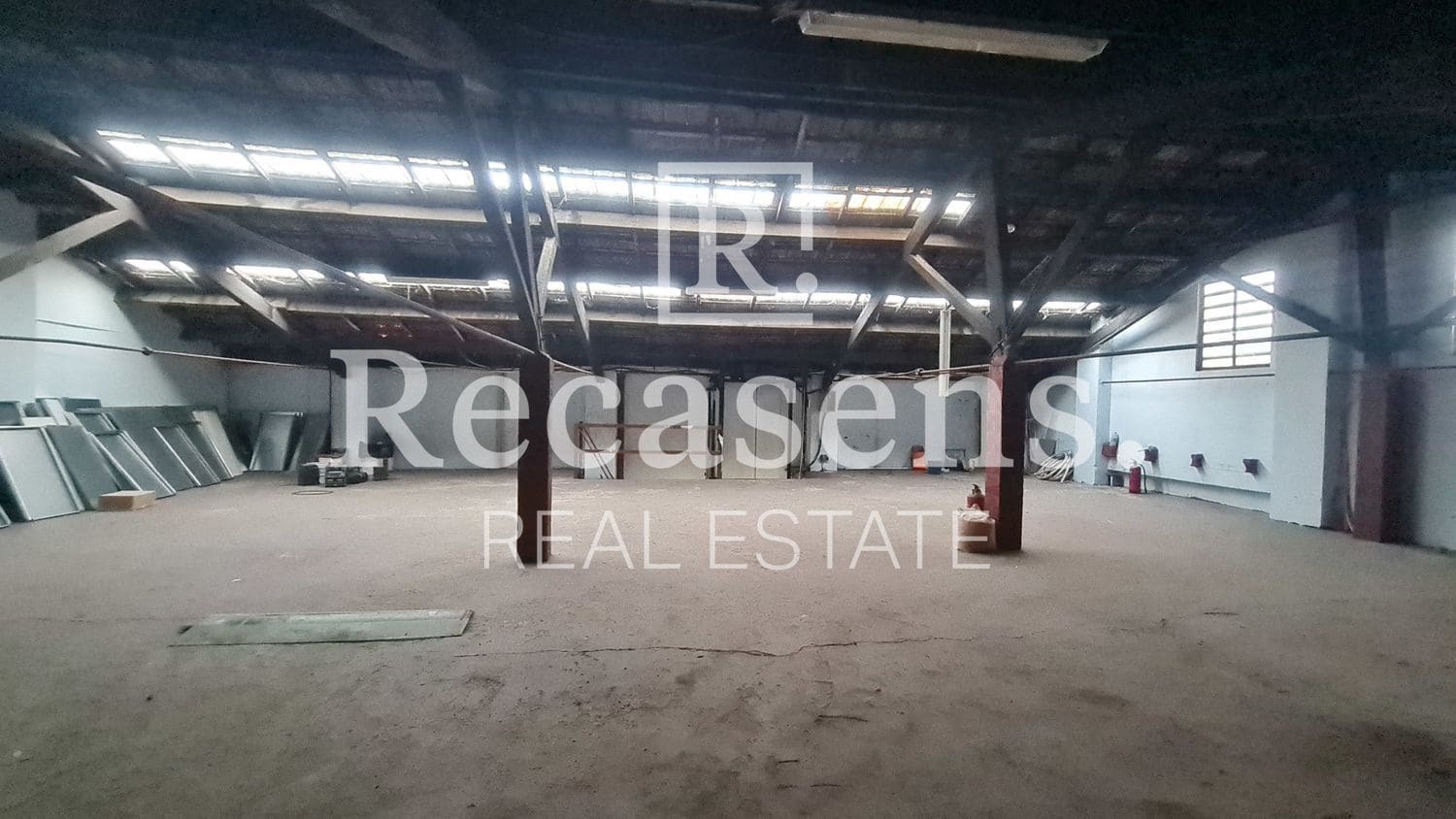 Erhverv til leje i Valencia by - € 2.700 (Ref: 6516640)