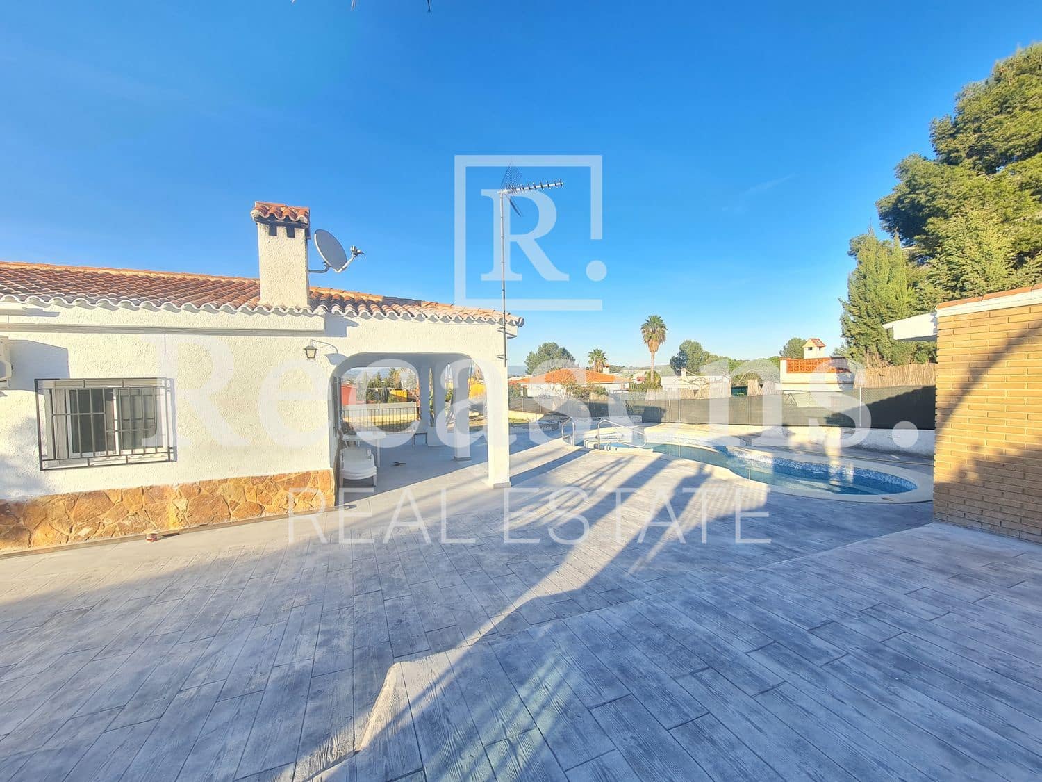 3 soveværelse Villa til leje i Vilamarxant / Villamarchante med swimmingpool garage - € 1.600 (Ref: 7521670)