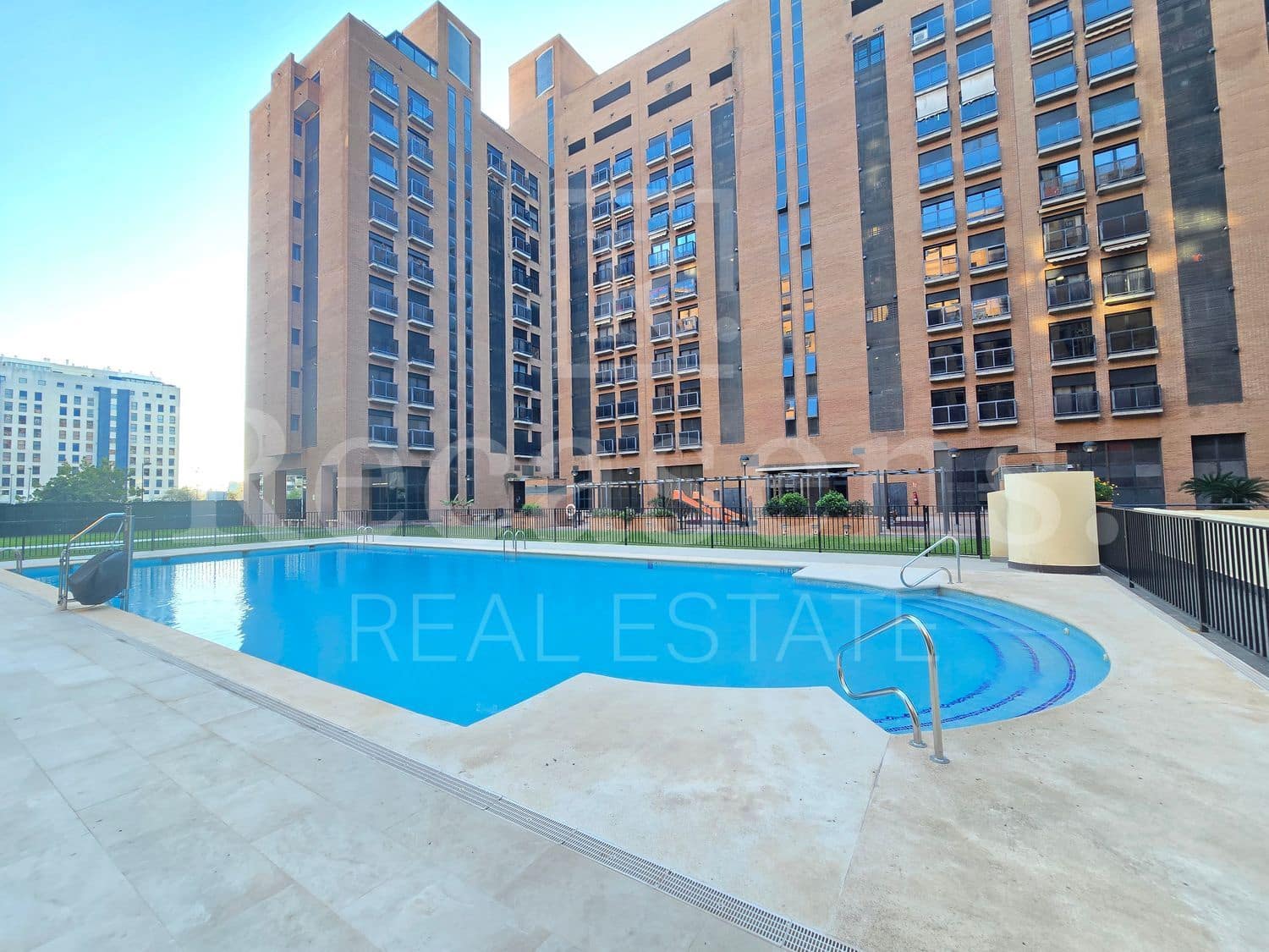 3 camera da letto Appartamento da affittare in Valencia citta con piscina garage - 2.000 € (Rif: 9719395)