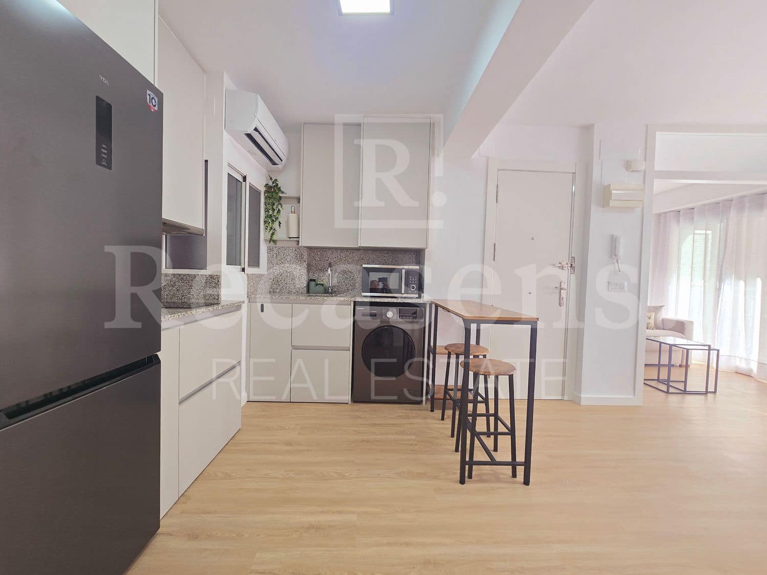 1 soveværelse Lejlighed til leje i Valencia by med garage - € 1.400 (Ref: 9884186)