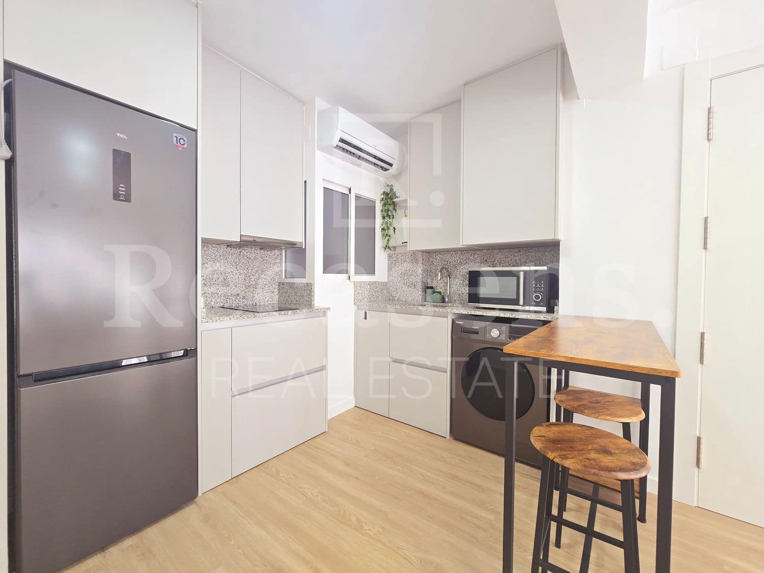 1 soveværelse Lejlighed til leje i Valencia by med garage - € 1.400 (Ref: 9884186)