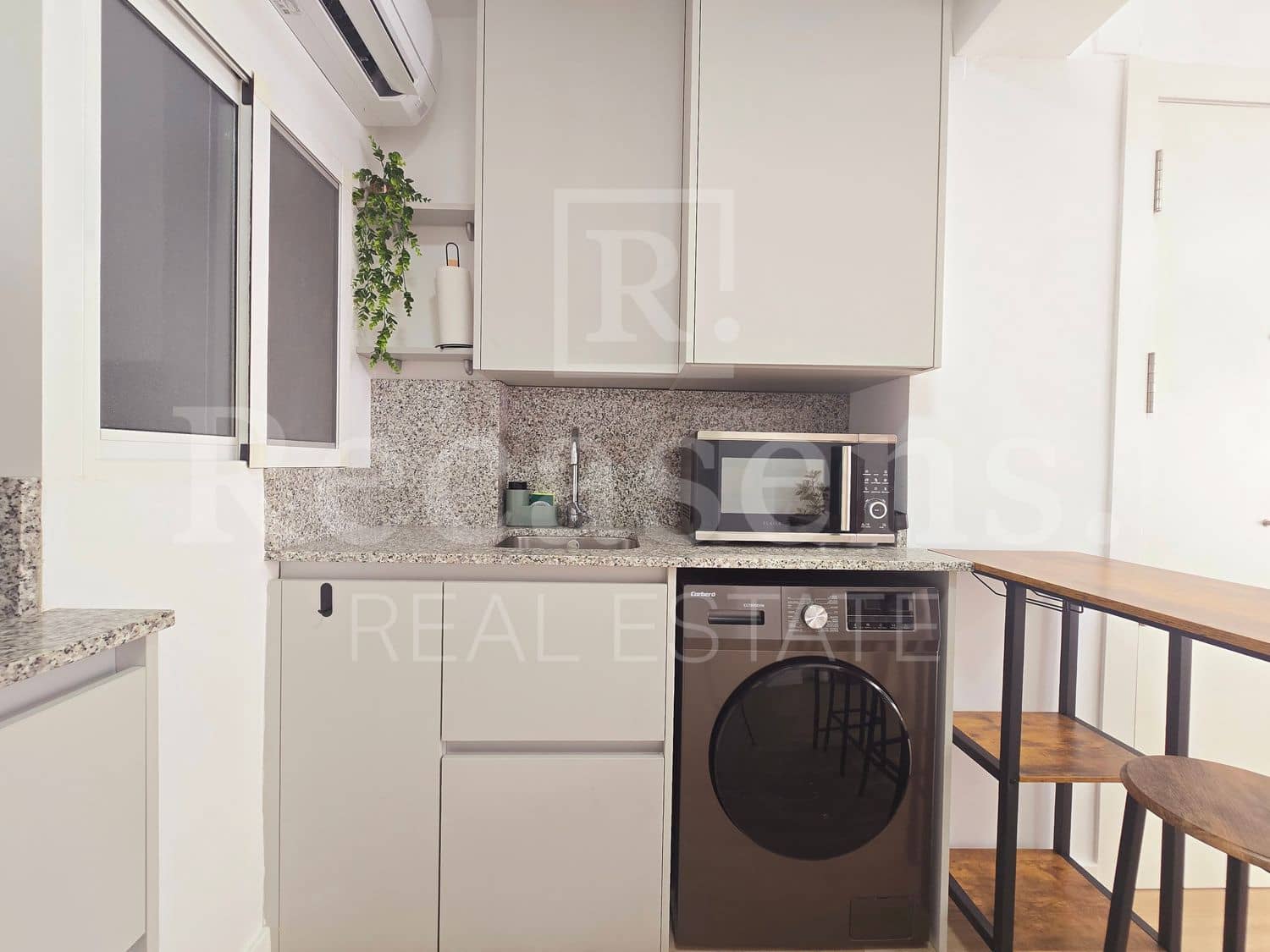 1 soveværelse Lejlighed til leje i Valencia by med garage - € 1.400 (Ref: 9884186)