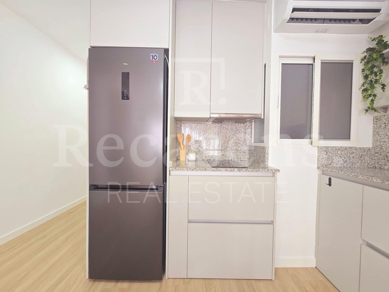 1 soveværelse Lejlighed til leje i Valencia by med garage - € 1.400 (Ref: 9884186)