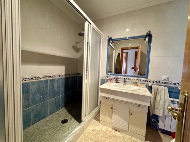 5 bedroom Villa for sale in Valencia de Alcántara - € 205,000 (Ref: 10124267)