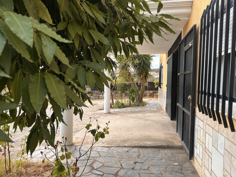 5 bedroom Villa for sale in Valencia de Alcantara - € 205,000 (Ref: 10124267)