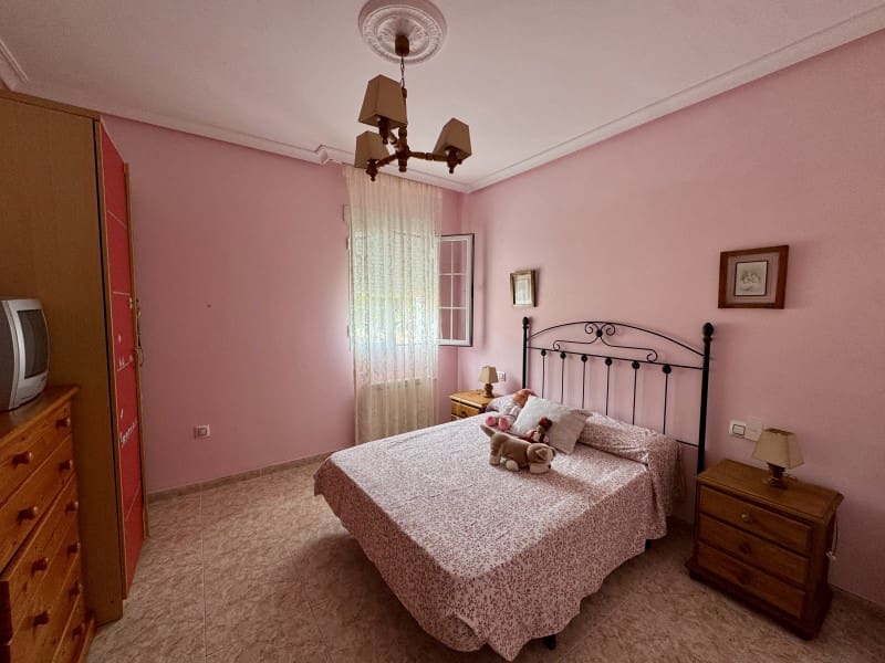 5 bedroom Villa for sale in Valencia de Alcantara - € 205,000 (Ref: 10124267)