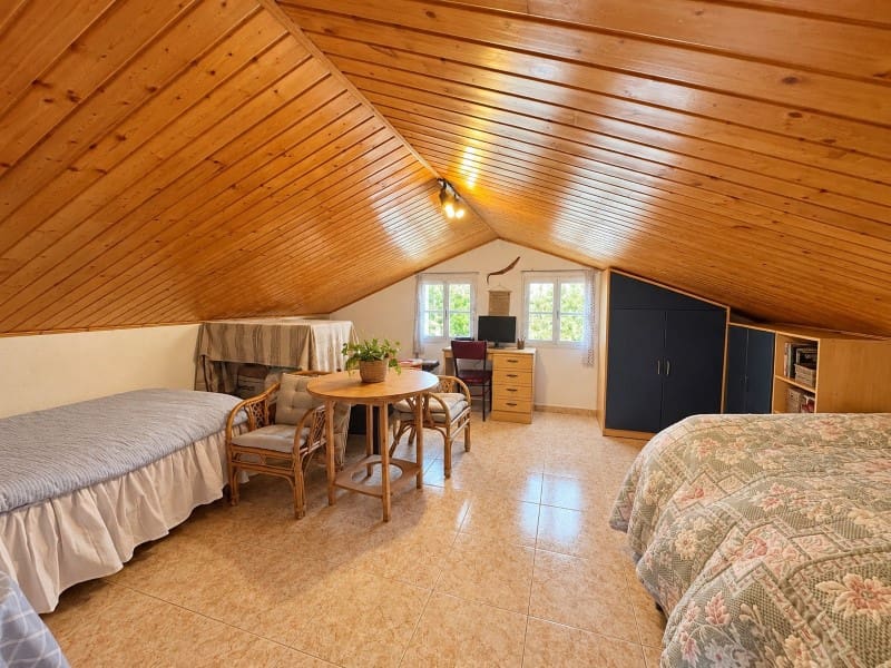 5 bedroom Villa for sale in Valencia de Alcantara - € 205,000 (Ref: 10124267)