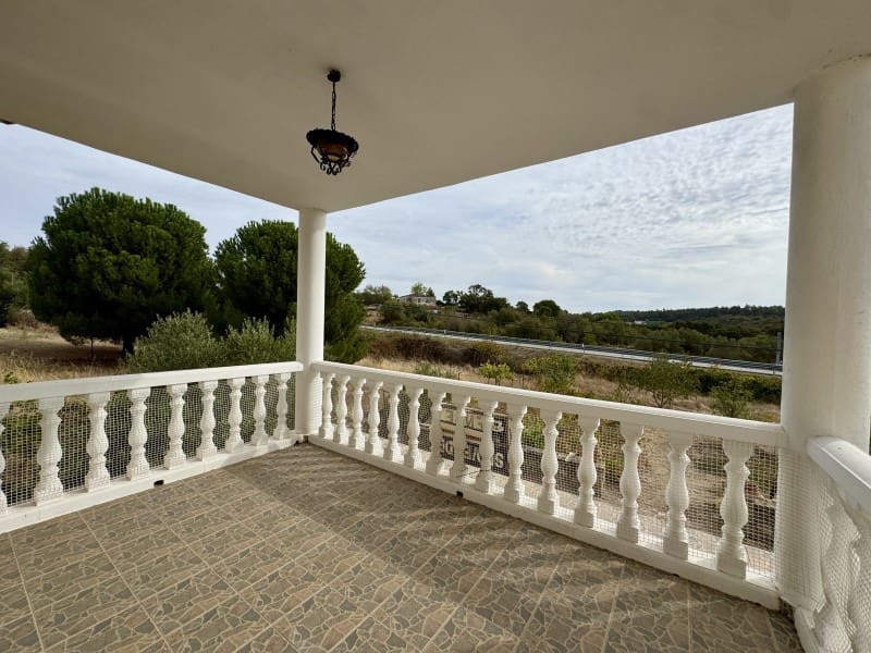 5 bedroom Villa for sale in Valencia de Alcantara - € 205,000 (Ref: 10124267)