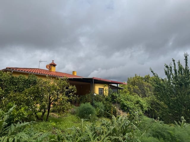 4 bedroom Finca/Country House for sale in La Codosera with garage - € 240,000 (Ref: 8970361)