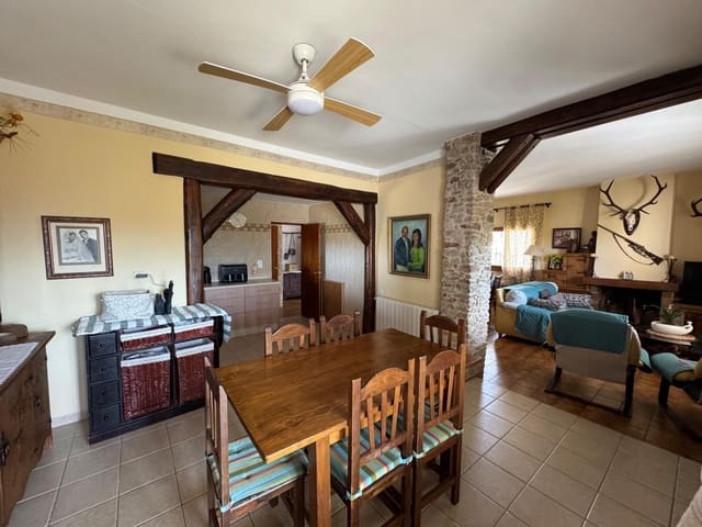 4 soverom Finca/Herregård til salgs i Santiago de Alcántara med svømmebasseng garasje - € 195 000 (Ref: 9201890)