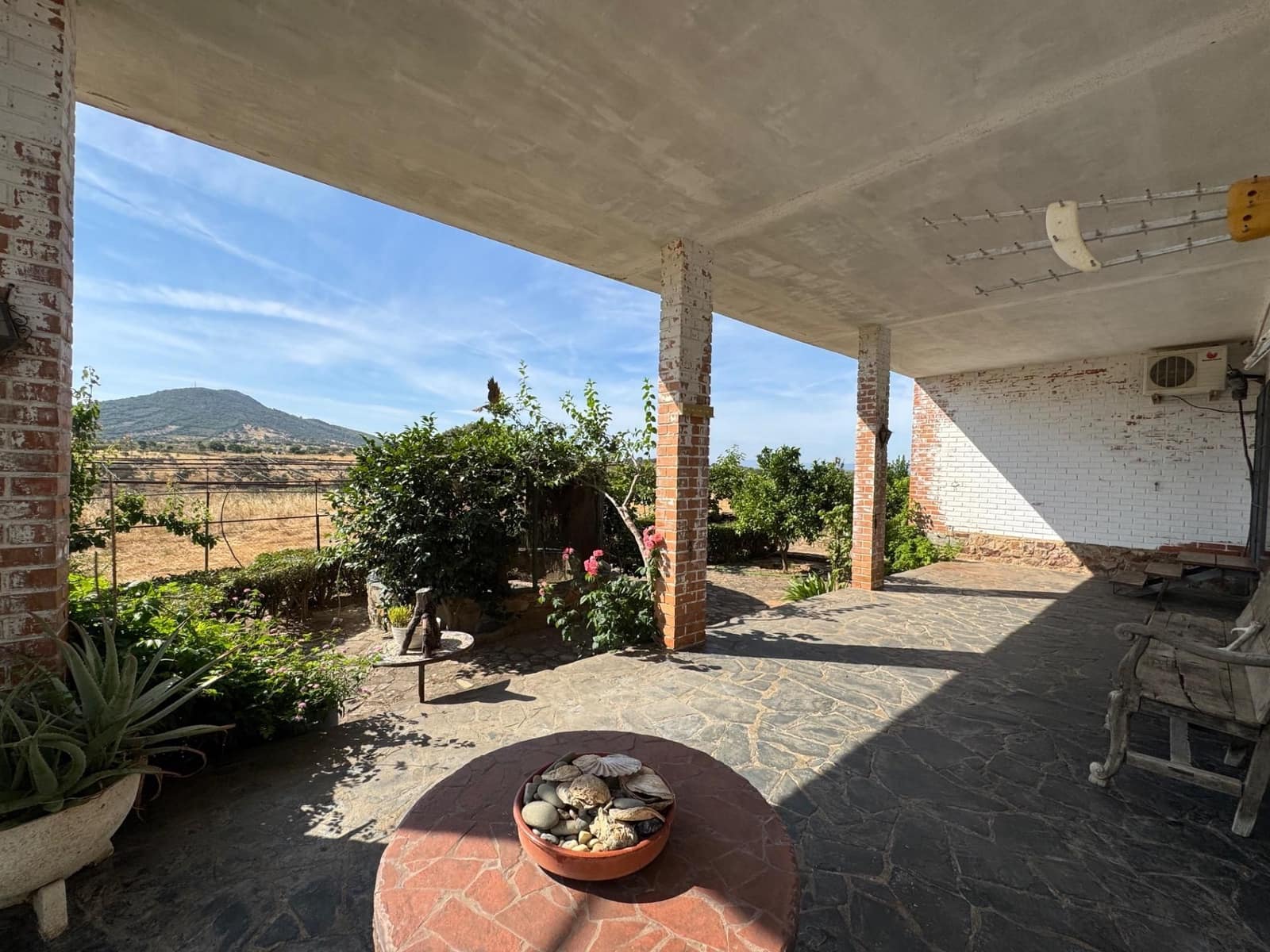 4 bedroom Finca/Country House for sale in Santiago de Alcantara with pool garage - € 195,000 (Ref: 9201890)