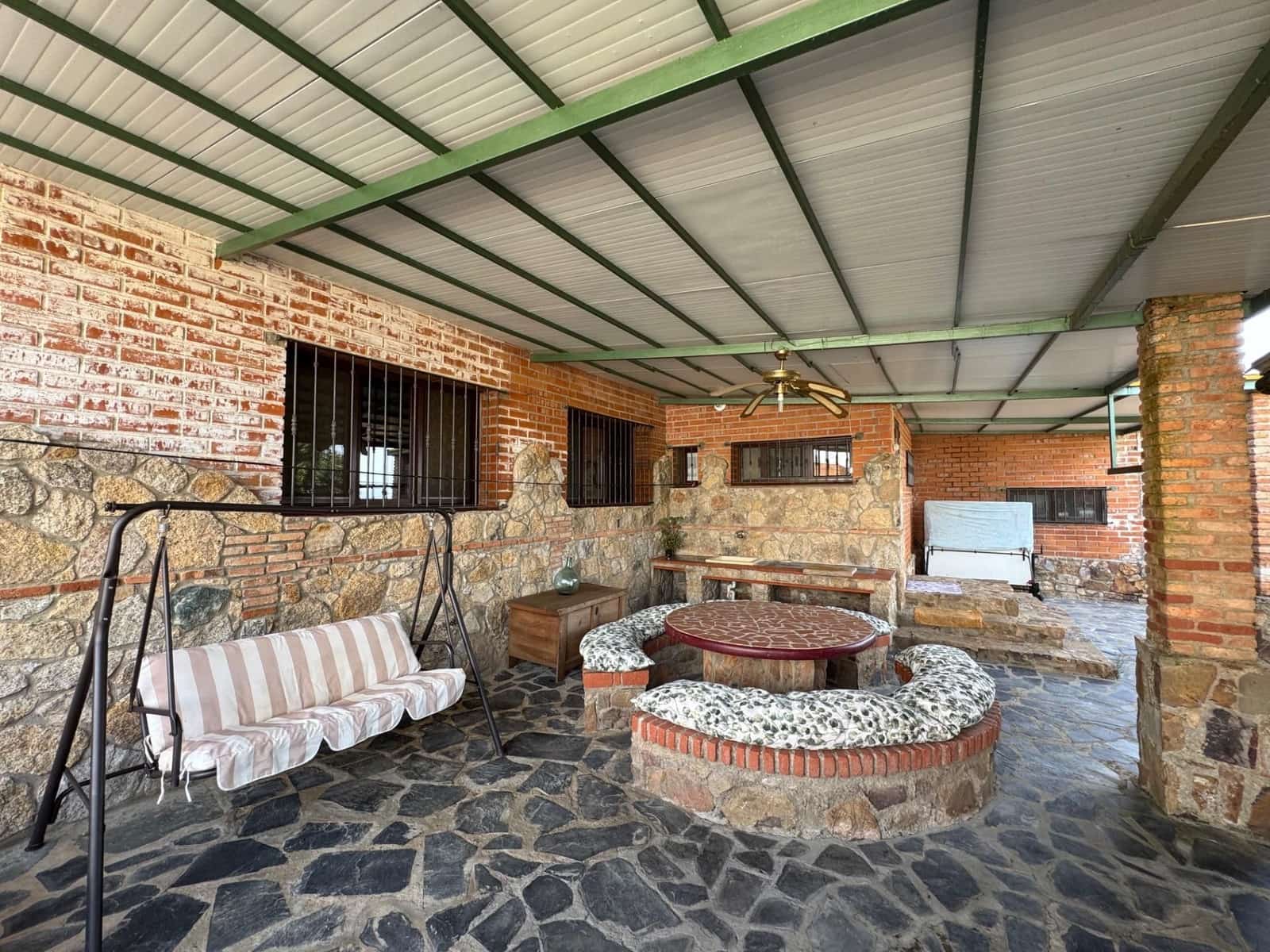 4 bedroom Finca/Country House for sale in Santiago de Alcantara with pool garage - € 195,000 (Ref: 9201890)