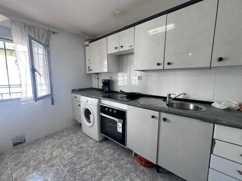 6 bedroom Townhouse for sale in Valencia de Alcántara with garage - € 120,000 (Ref: 9201893)