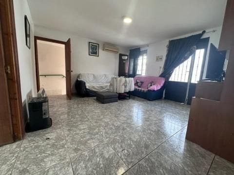6 bedroom Townhouse for sale in Valencia de Alcántara with garage - € 120,000 (Ref: 9201893)