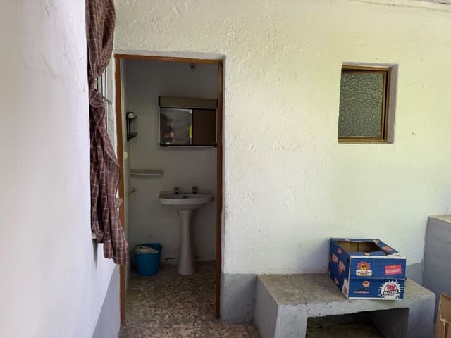 4 bedroom Townhouse for sale in Valencia de Alcántara with garage - € 66,000 (Ref: 9201894)