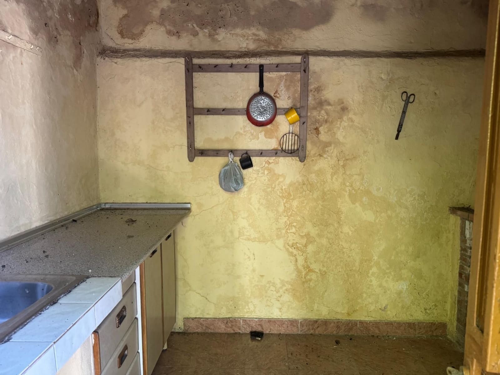 4 slaapkamer Huis te koop in Valencia de Alcantara met garage - € 66.000 (Ref: 9201894)