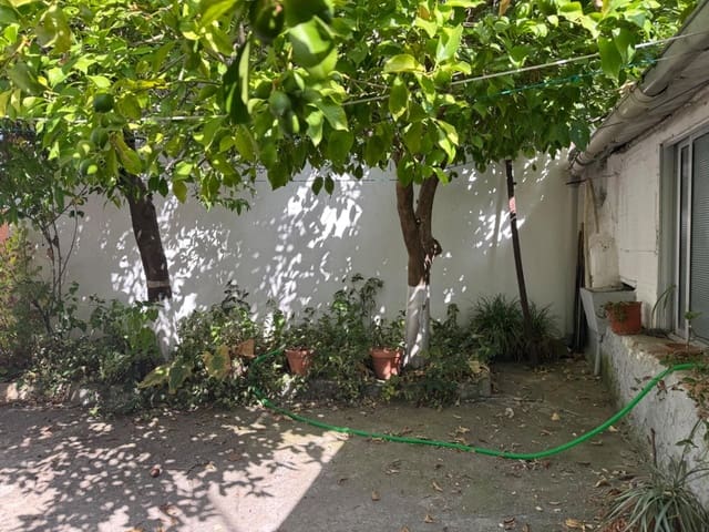 4 bedroom Townhouse for sale in Valencia de Alcántara with garage - € 66,000 (Ref: 9201894)