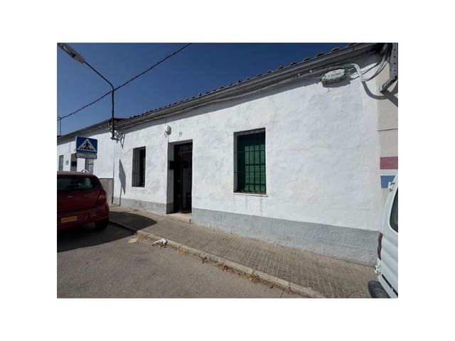 Casa de 4 habitaciones en Valencia de Alcántara en venta - 66.000 € (Ref: 9201894)