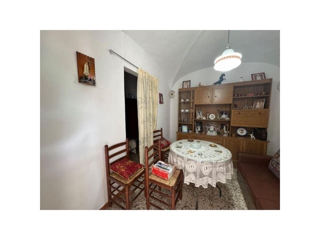 Casa de 4 habitaciones en Valencia de Alcántara en venta - 66.000 € (Ref: 9201894)