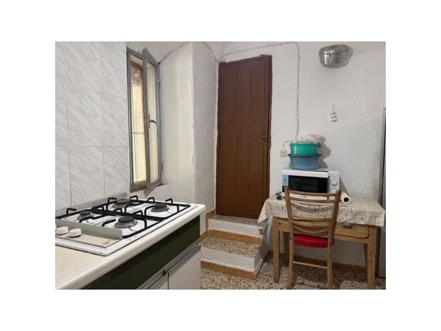 Casa de 4 habitaciones en Valencia de Alcántara en venta - 66.000 € (Ref: 9201894)