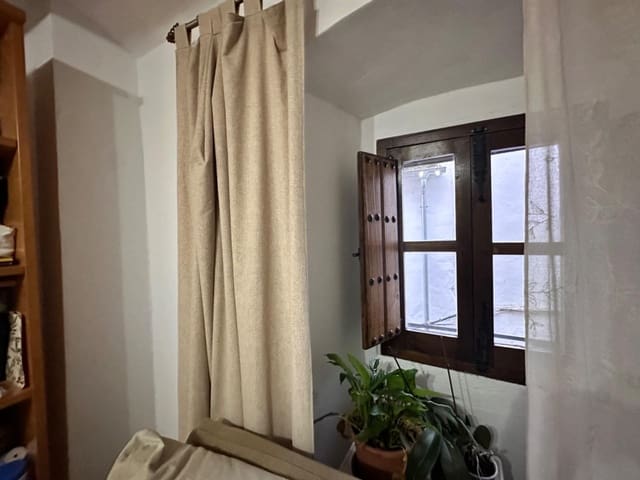 4 bedroom Townhouse for sale in Alburquerque with garage - € 75,000 (Ref: 9201907)