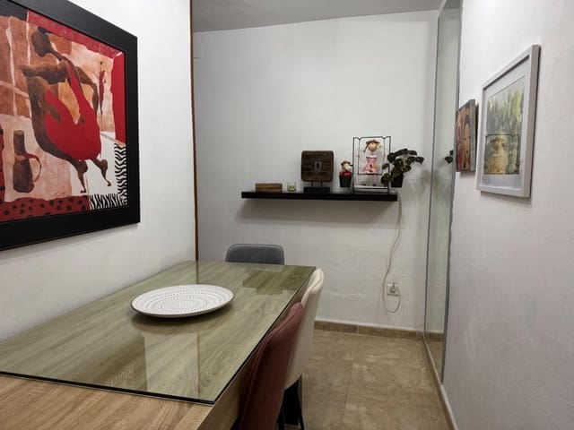 4 bedroom Townhouse for sale in Alburquerque with garage - € 75,000 (Ref: 9201907)