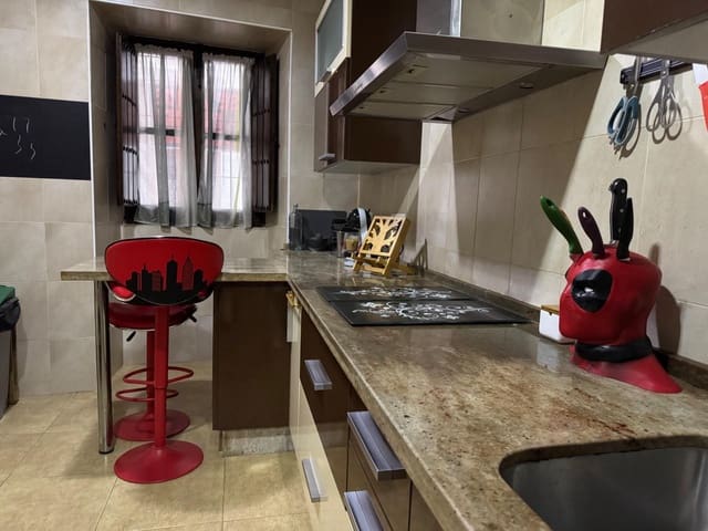 4 bedroom Townhouse for sale in Alburquerque with garage - € 75,000 (Ref: 9201907)