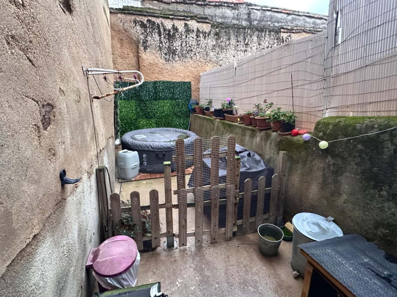 4 slaapkamer Huis te koop in Alburquerque met garage - € 75.000 (Ref: 9201907)