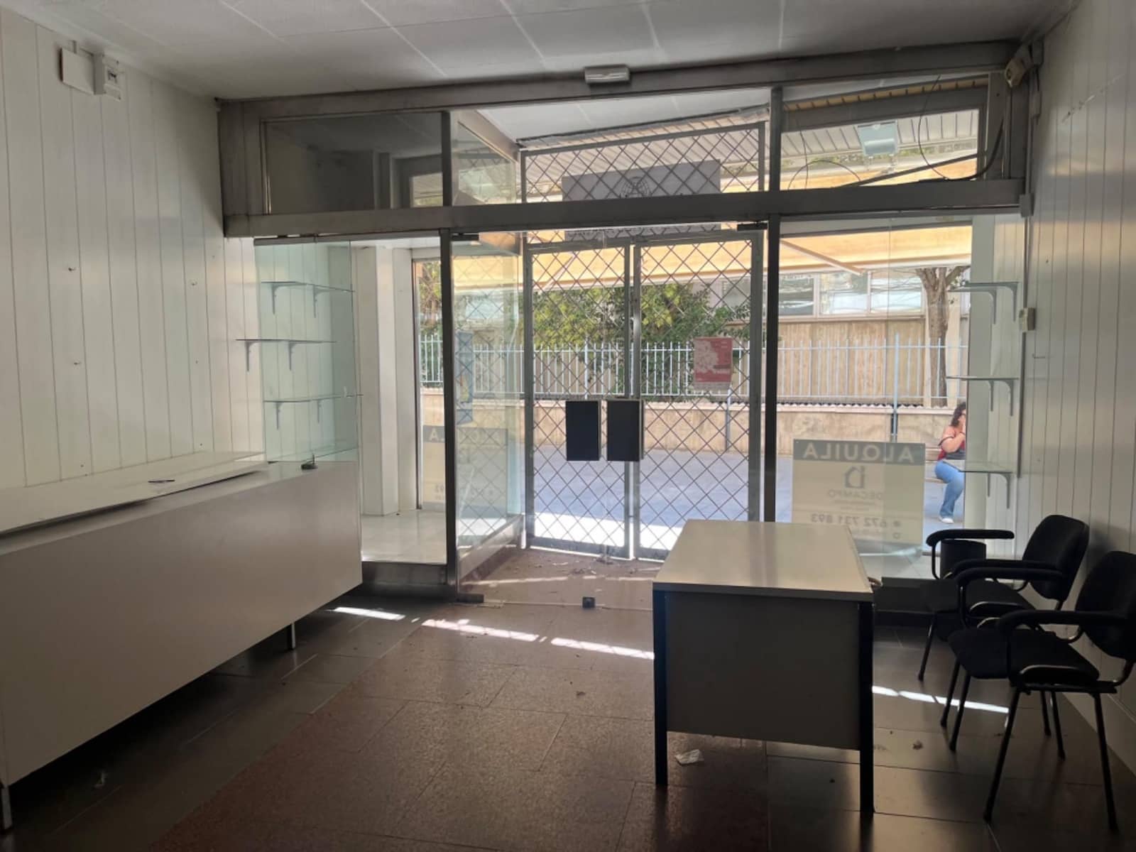 Kommersiell til leie i Badajoz by med garasje - € 700 (Ref: 9201911)