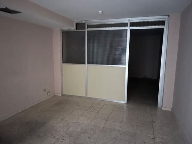Commercial for rent in Casco Antiguo, Badajoz city with garage - € 700 (Ref: 9201911)