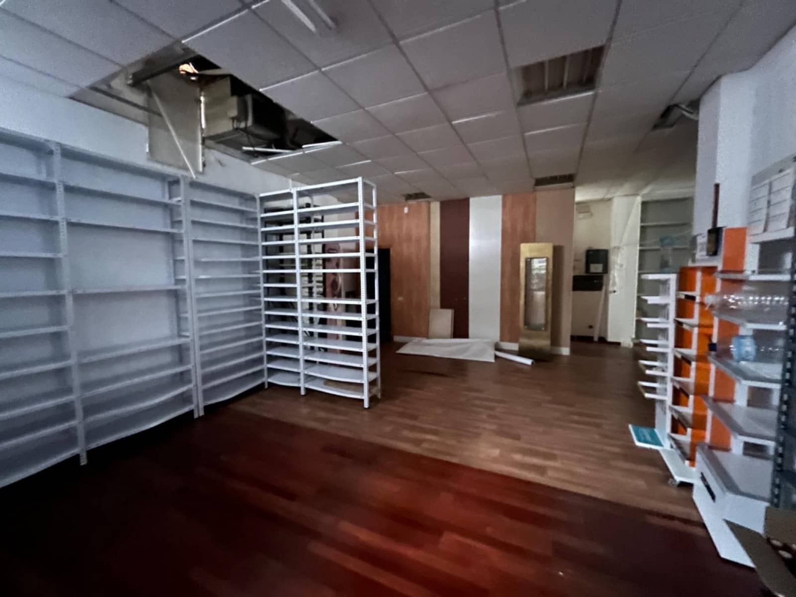 Kommersiell til leie i Badajoz by med garasje - € 700 (Ref: 9201911)