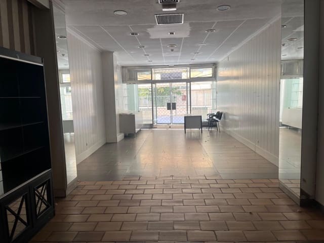 Commercial for rent in Casco Antiguo, Badajoz city with garage - € 700 (Ref: 9201911)