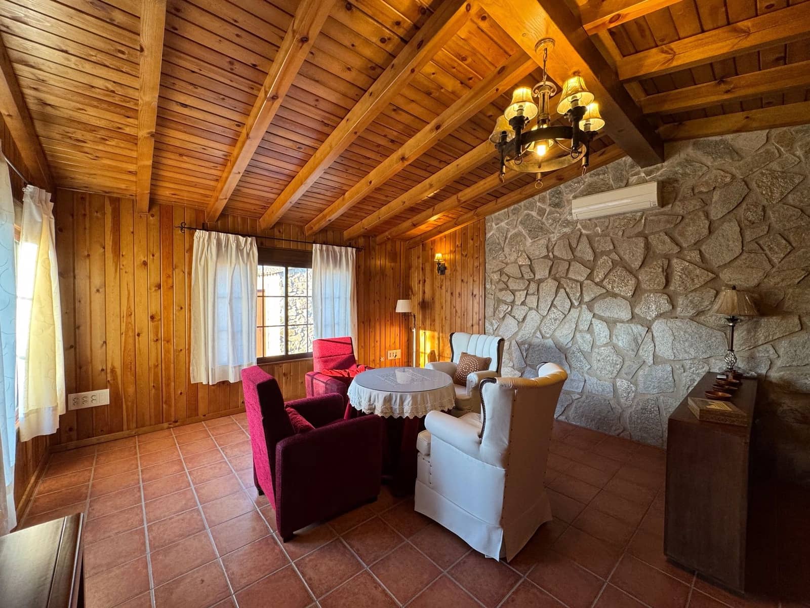 6 slaapkamer Villa te koop in San Vicente de Alcantara met garage - € 650.000 (Ref: 9303059)