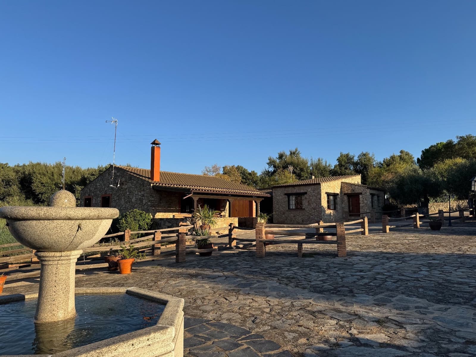 6 slaapkamer Villa te koop in San Vicente de Alcantara met garage - € 650.000 (Ref: 9303059)